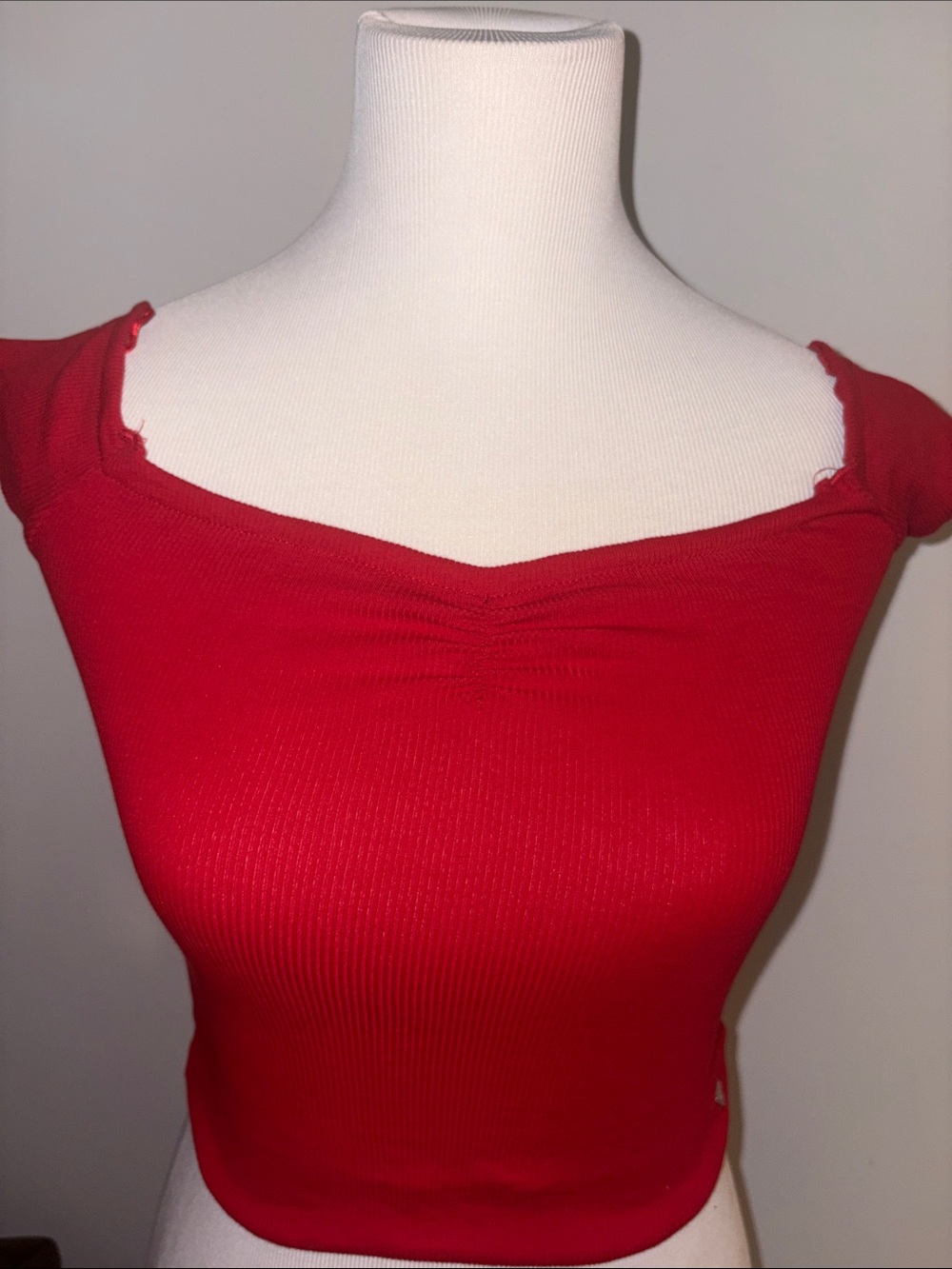 Guess Women’s Red Ribbed Off-Shoulder Top